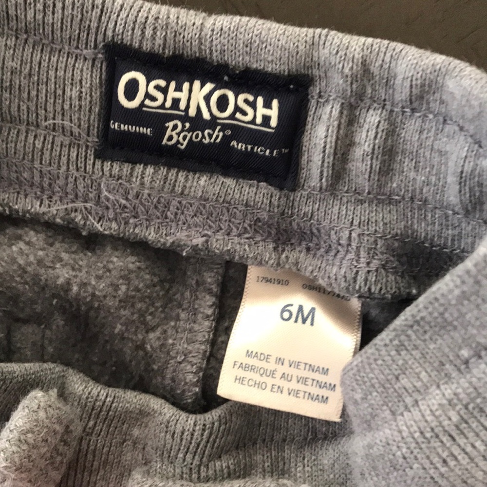 OshKosh B’gosh 2 piece outfit. Perfect condition. - Picture 3 of 7